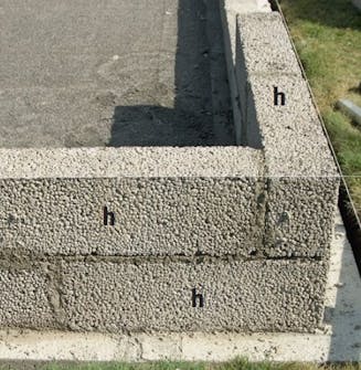 Sockeln i orangeri byggs upp av leca-block Sockeln i orangeri byggs upp av leca-block